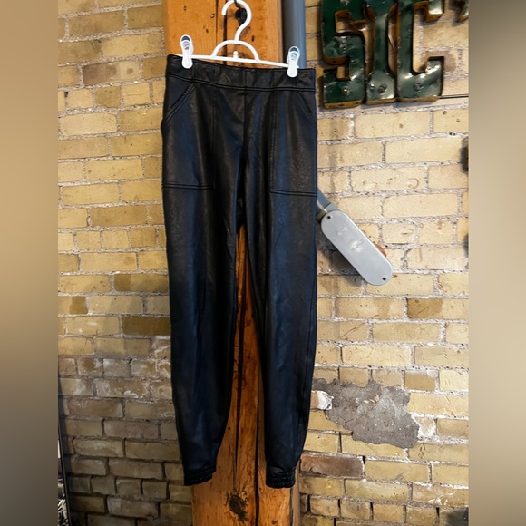 🎉HP🎉 SPANX Faux Leather Jogger in Black - Picture 2 of 3